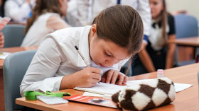 В Минпросвещения РФ заявили о полной ликвидации третьей смены в школах.